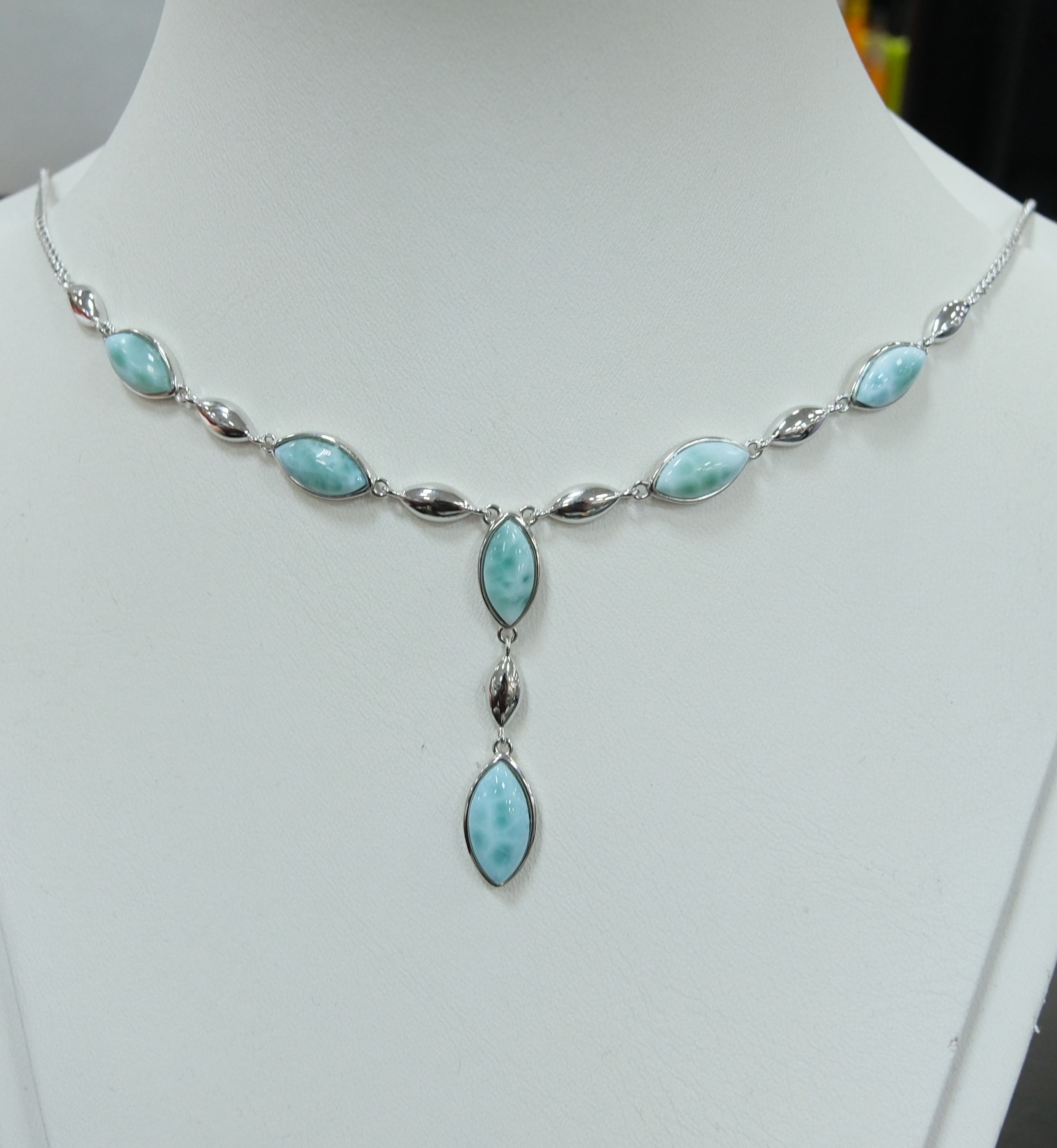 Серебряное колье с ларимарами